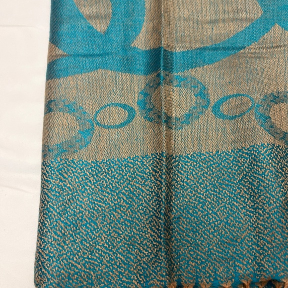 New, Never Worn, Gorgeous Pashima Scarf. Reversible. 72” by 28”. - Picture 2 of 9